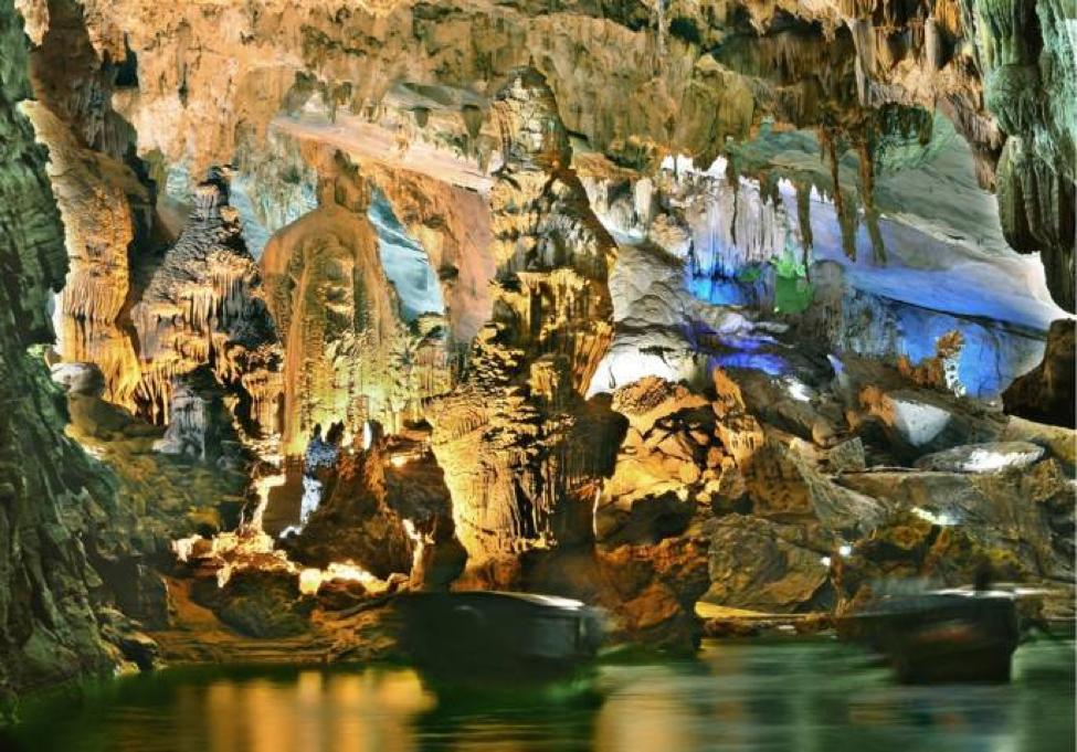 Cảnh bên trong động Phong Nha - địa điểm du lịch Quảng Bình 01 Cảnh bên trong động Phong Nha - địa điểm du lịch Quảng Bình 01