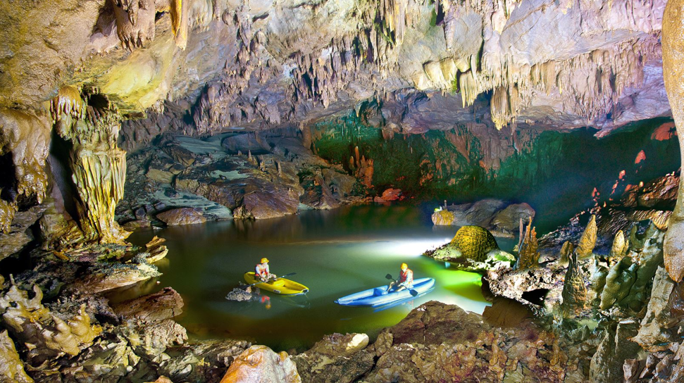Cảnh bên trong động Phong Nha - địa điểm du lịch Quảng Bình Cảnh bên trong động Phong Nha - địa điểm du lịch Quảng Bình
